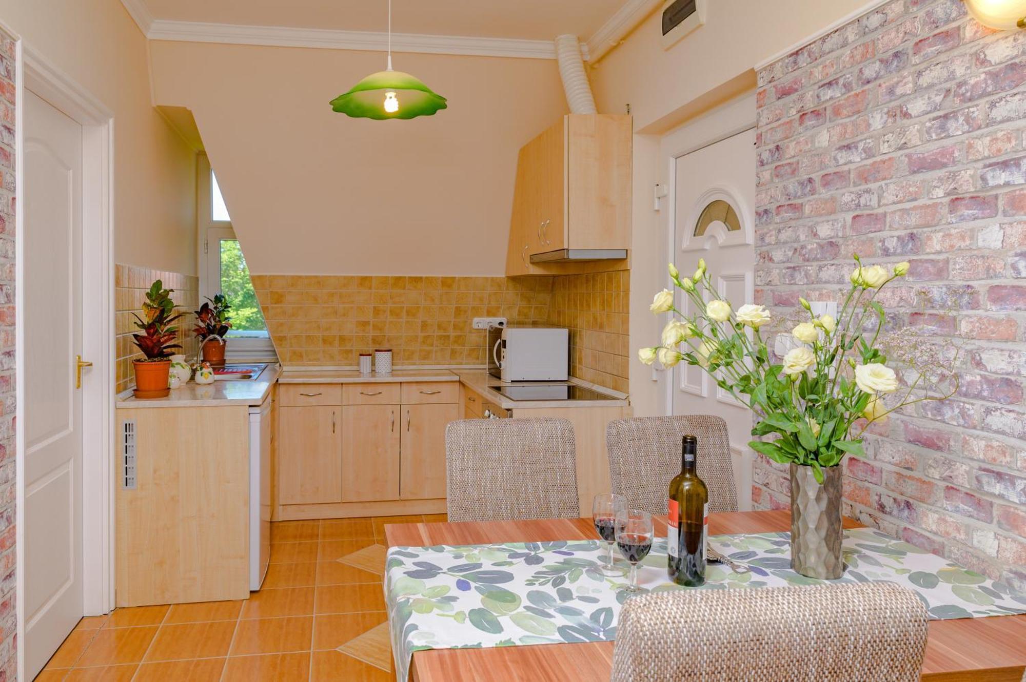 Illes Apartmanok Ii. Hajduszoboszlo Exterior photo