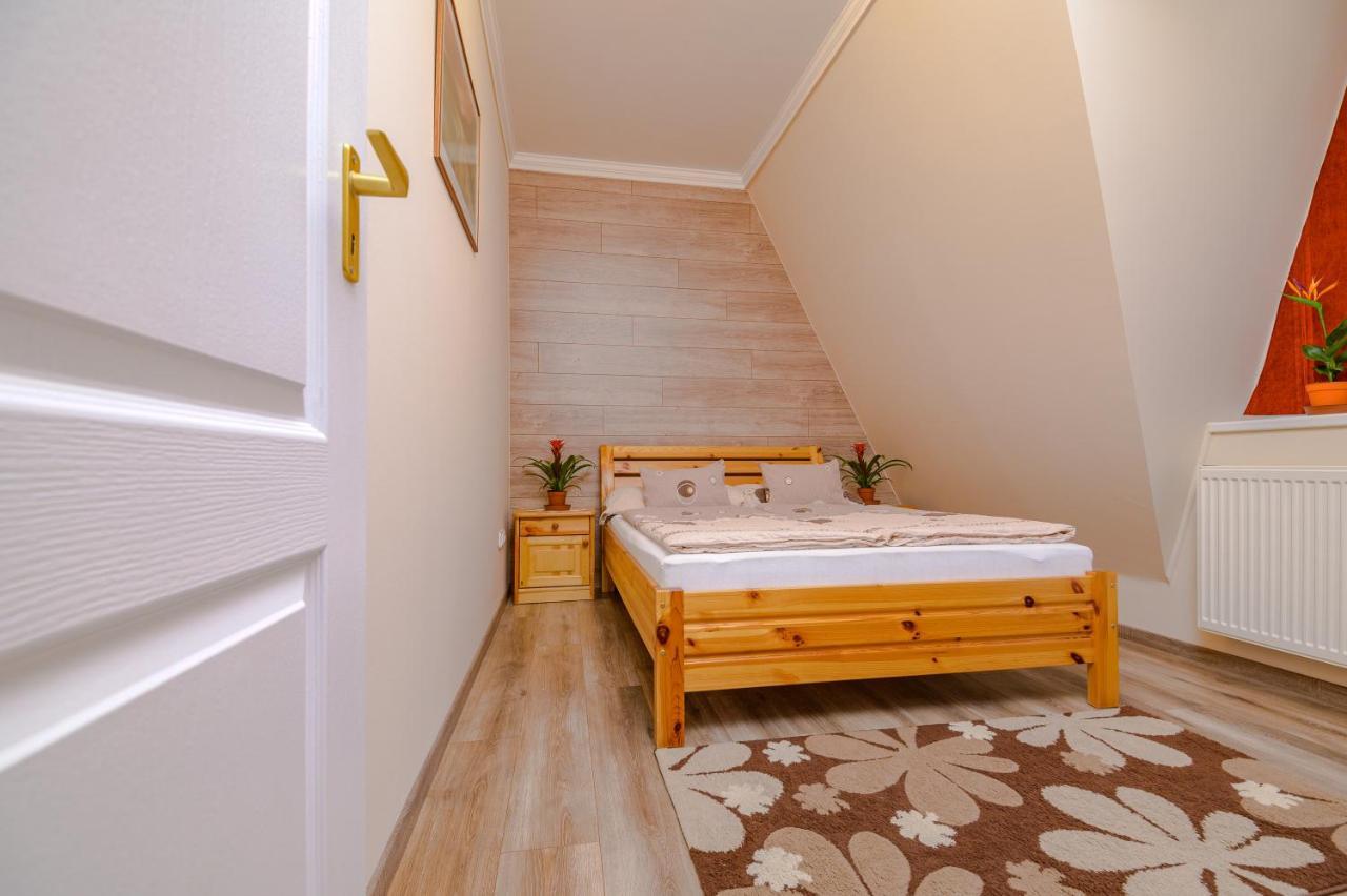 Illes Apartmanok Ii. Hajduszoboszlo Exterior photo