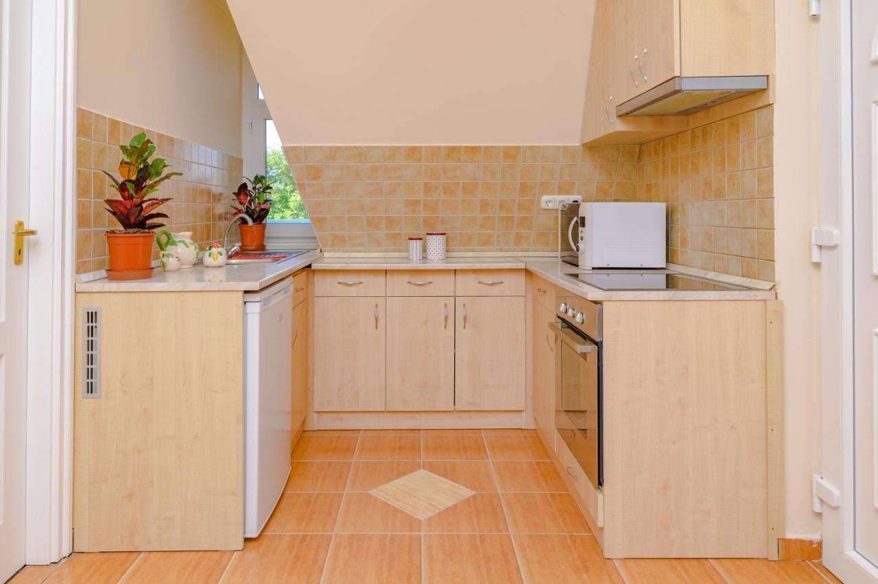 Illes Apartmanok Ii. Hajduszoboszlo Exterior photo