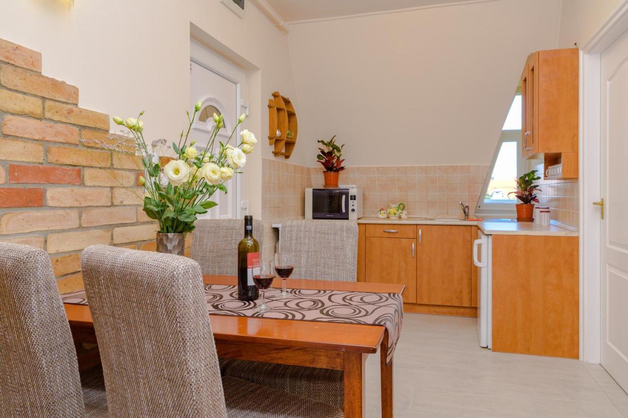 Illes Apartmanok Ii. Hajduszoboszlo Exterior photo
