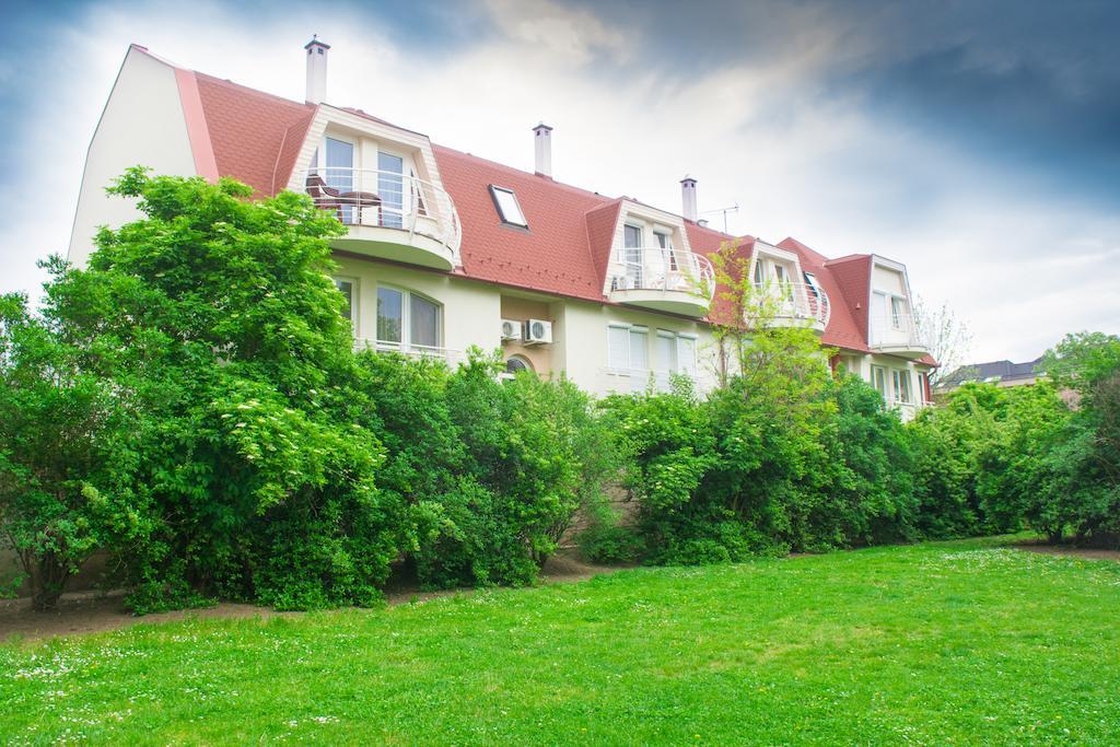 Illes Apartmanok Ii. Hajduszoboszlo Exterior photo